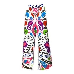 Kaantha Karma NWOT size Large Suzanne embroidered floral pants made‎ in India